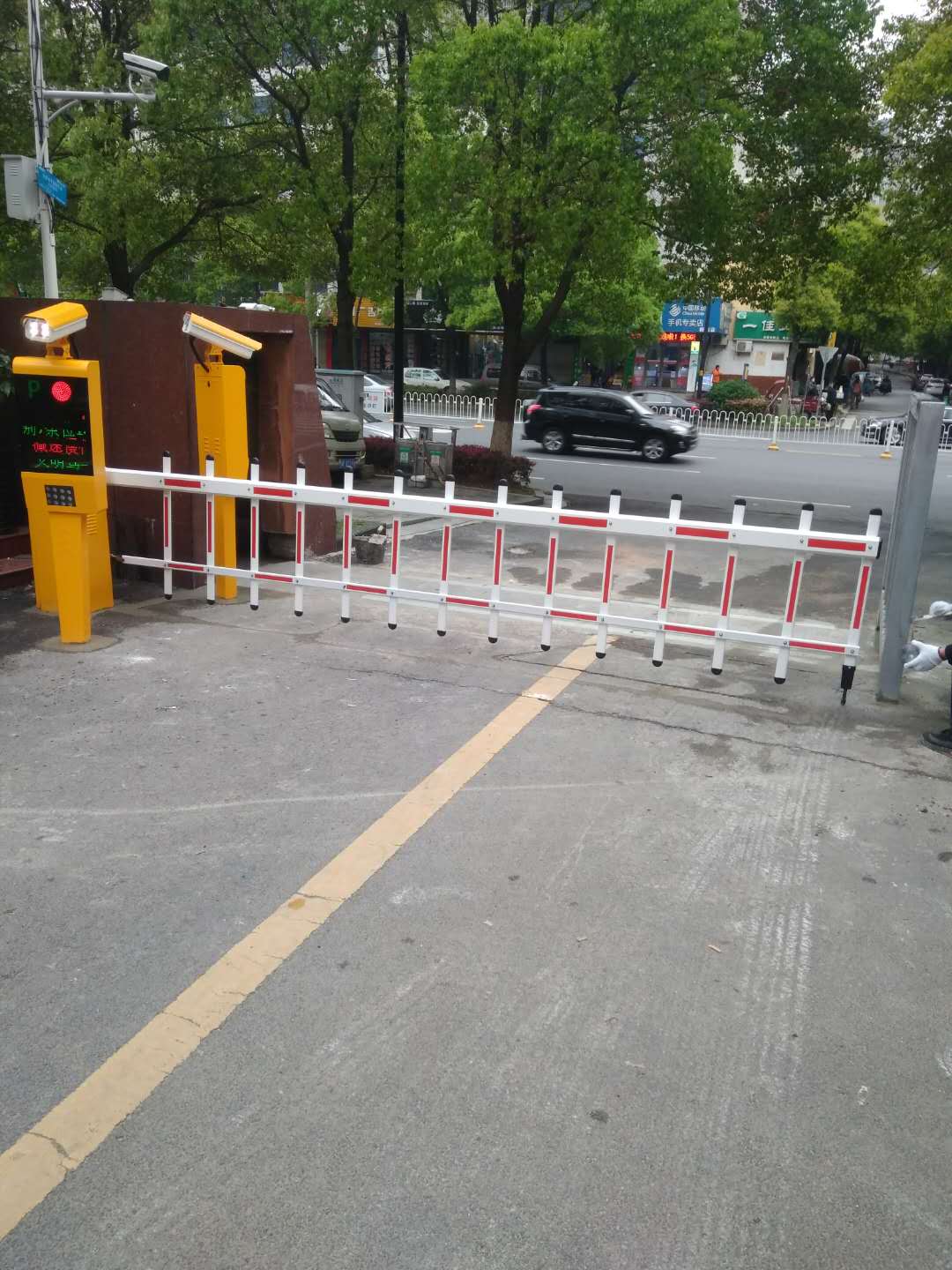 岳陽路橋四公司道閘和監(jiān)控系統(tǒng)2020-03-30