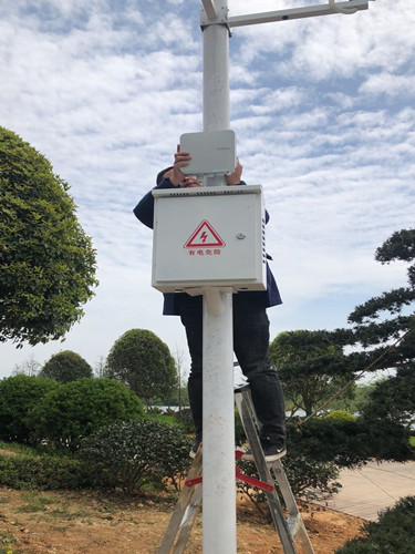 臨港新區(qū)保稅區(qū)對面白洋湖一期弱電工程正在施工中